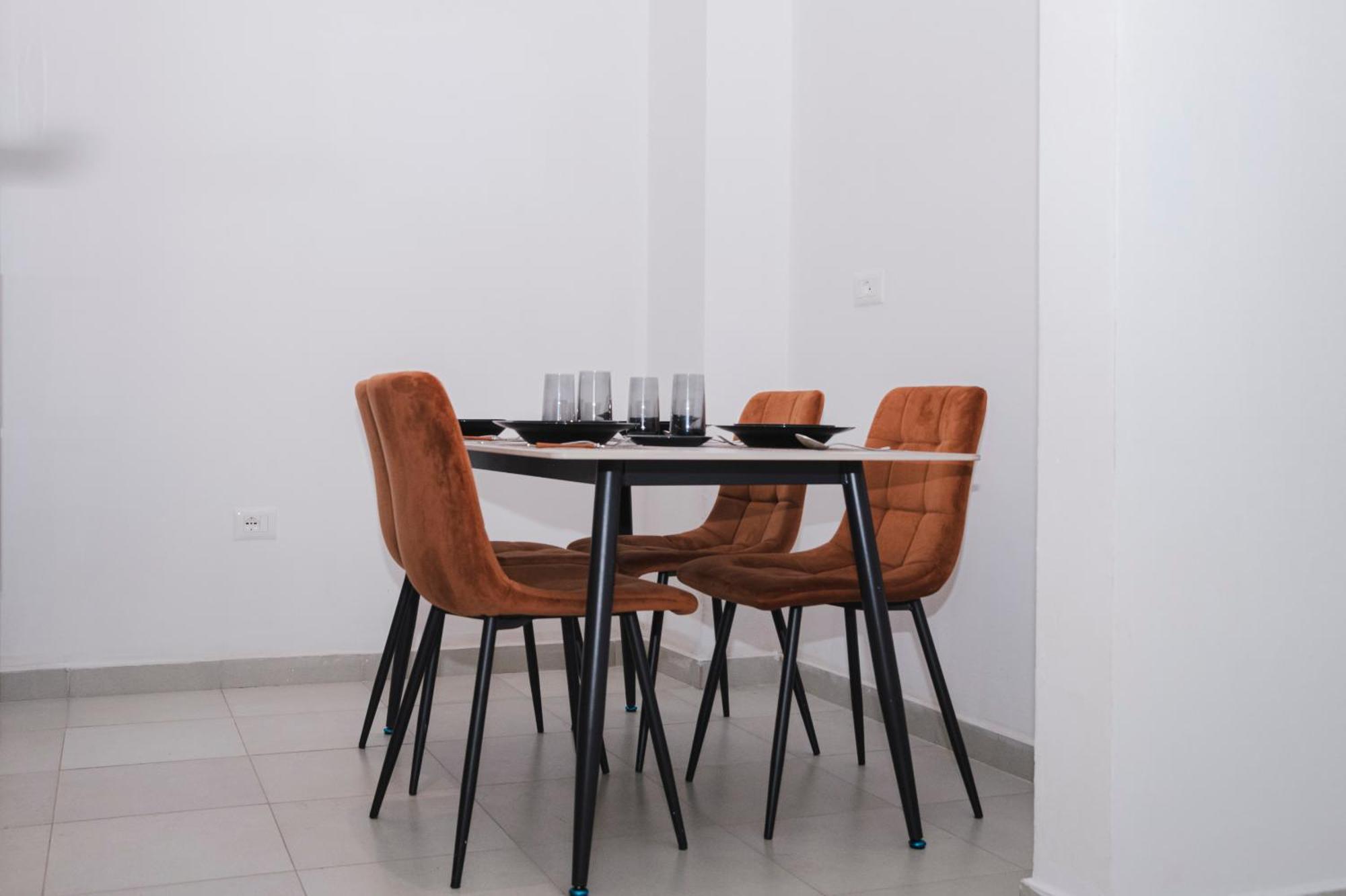 Апартаменти Via Albania - New Bazaar Тирана